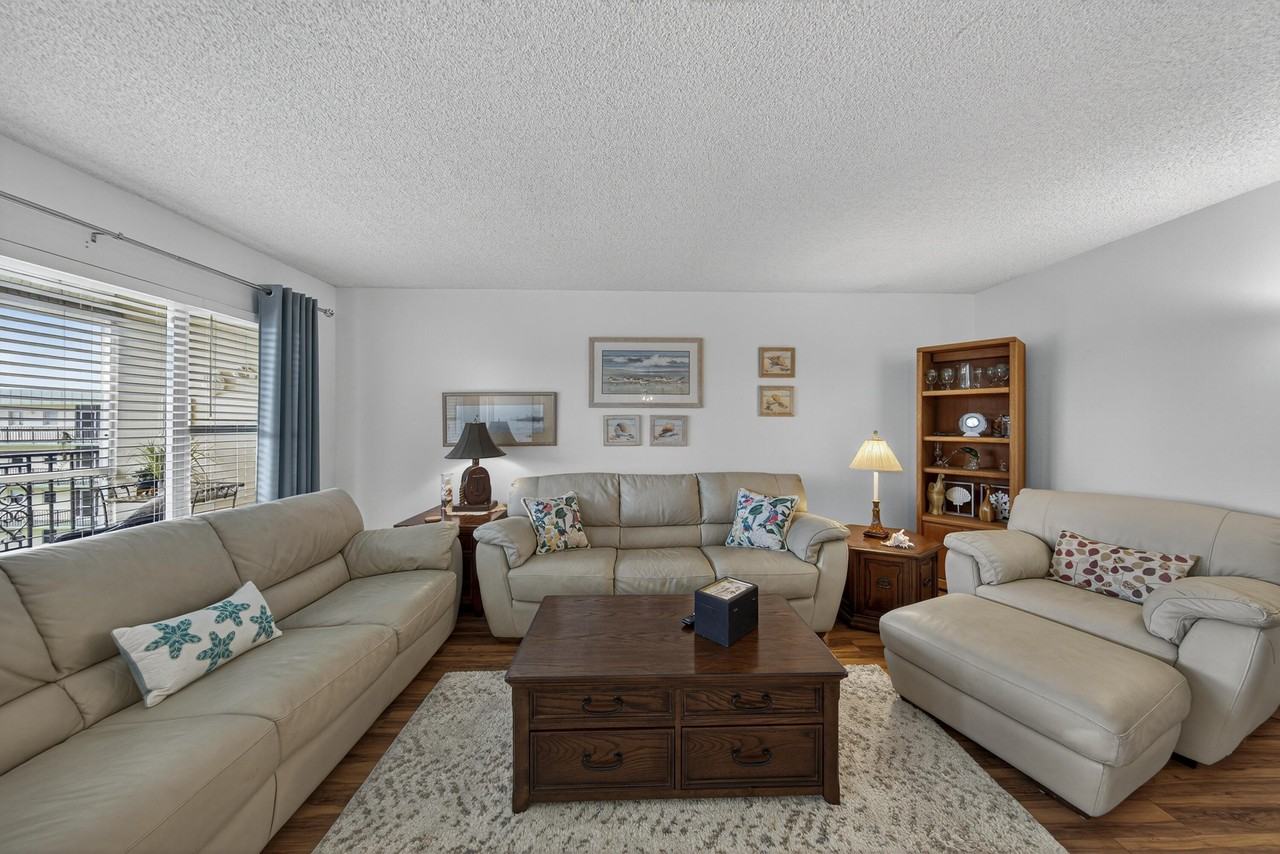 804 Se 7th St #405 - Photo 4 of 31