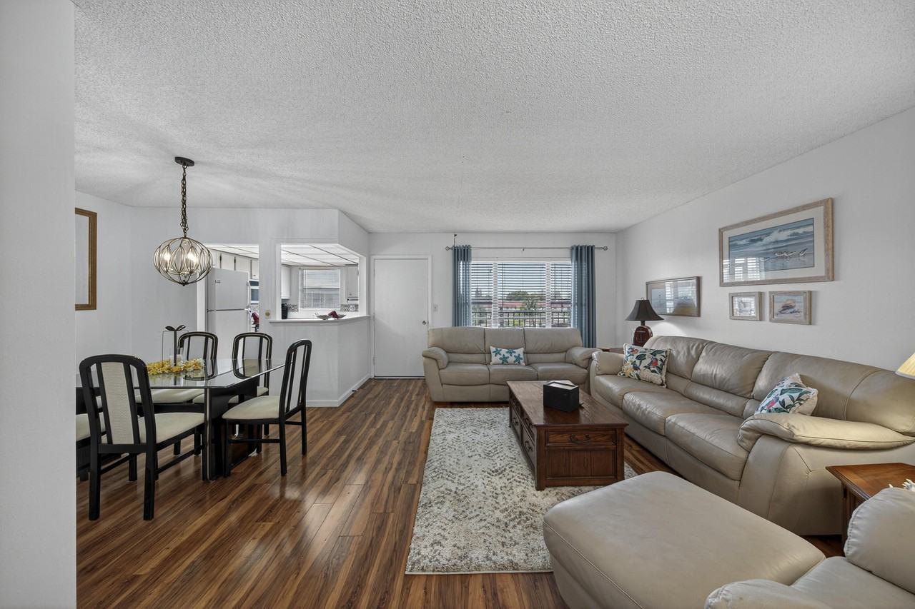 804 Se 7th St #405 - Photo 5 of 31