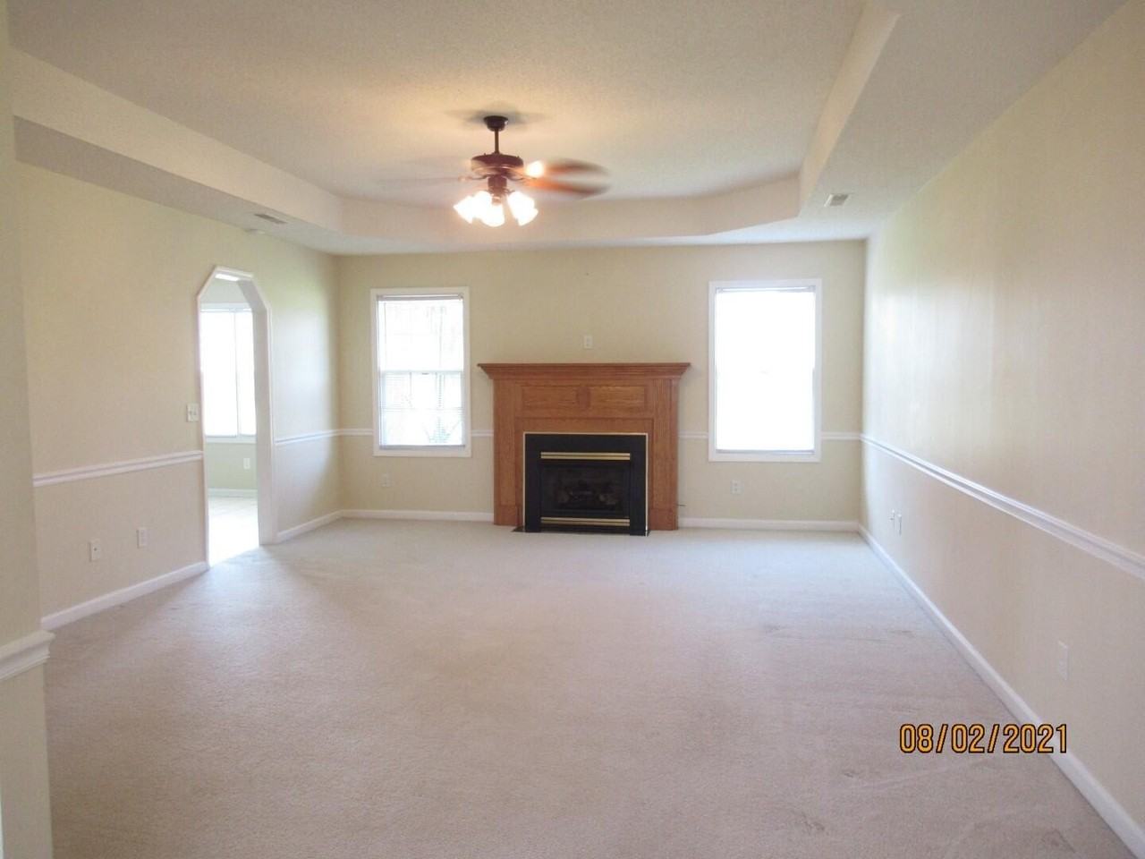 3370 Aurora Dr - Photo 3 of 19