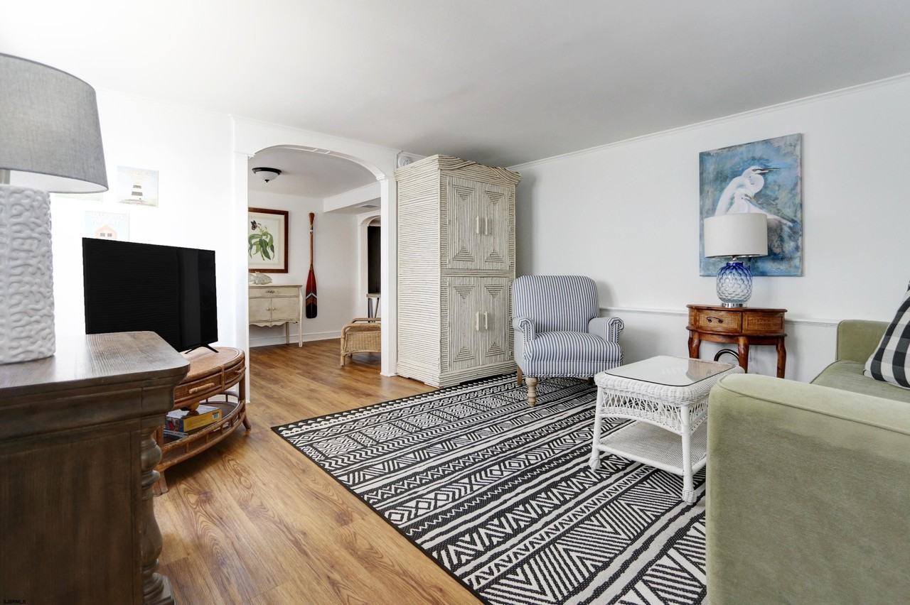 10 S Troy Ave - Photo 4 of 15