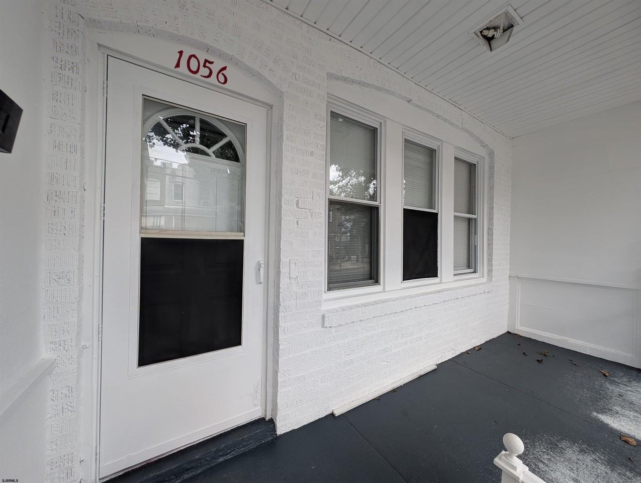 1056 N Ohio Ave - Photo 2 of 21