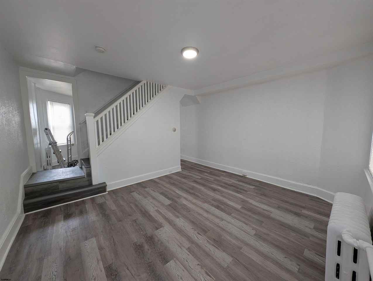 1056 N Ohio Ave - Photo 3 of 21