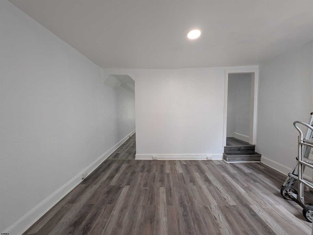 1056 N Ohio Ave - Photo 6 of 21