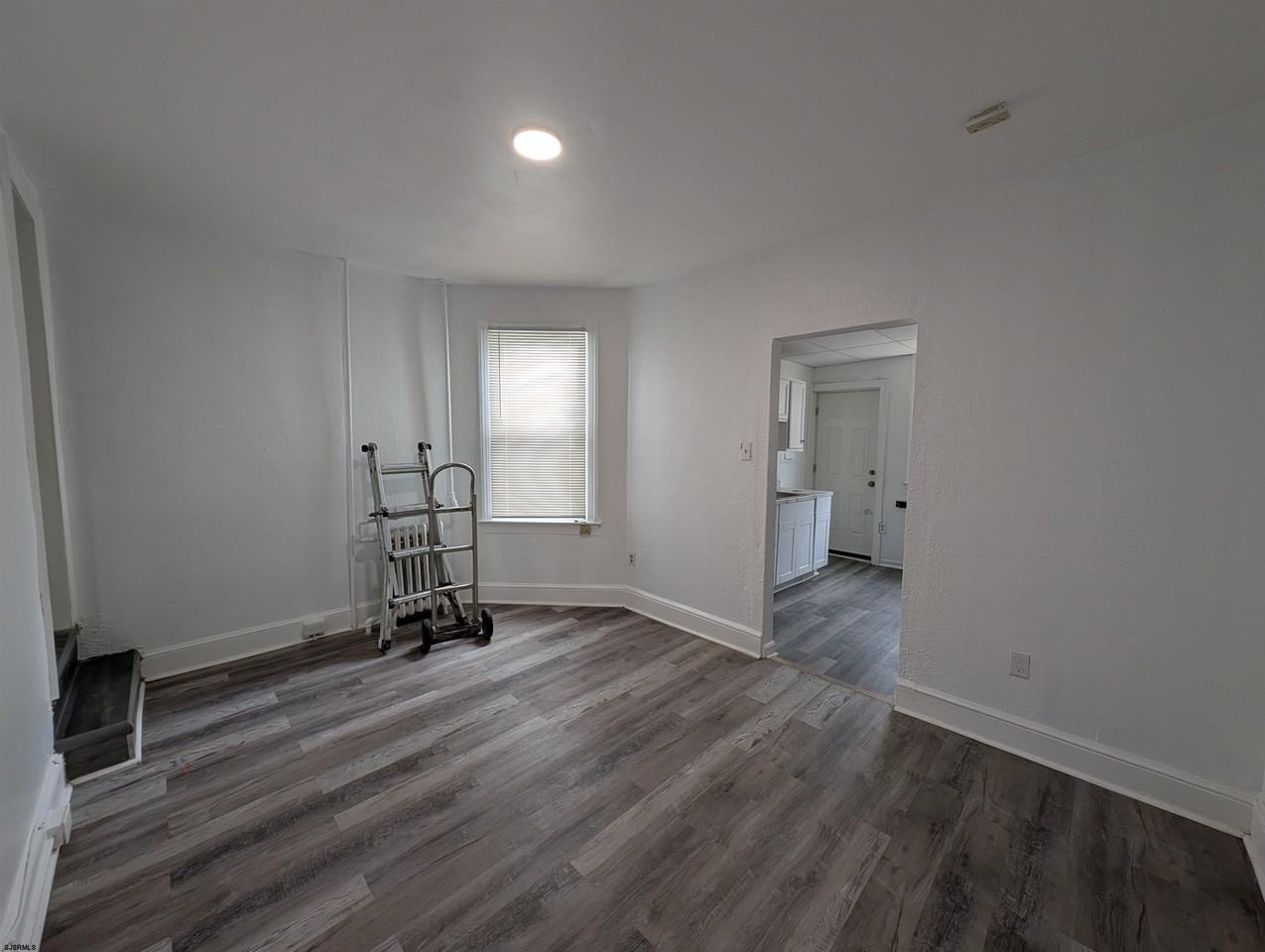 1056 N Ohio Ave - Photo 7 of 21