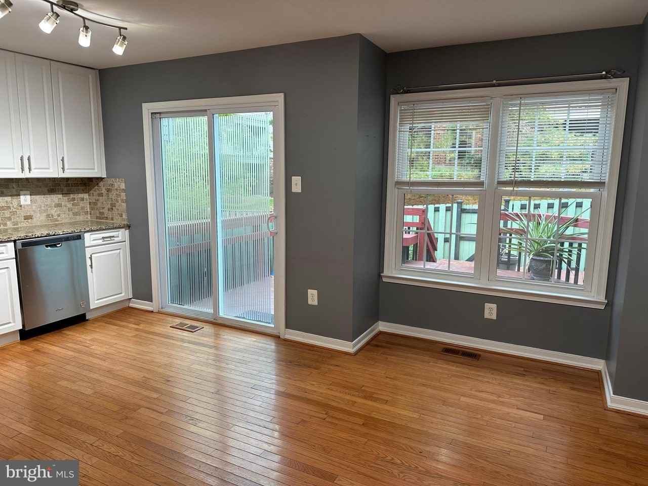 18715 White Sands Dr - Photo 4 of 26