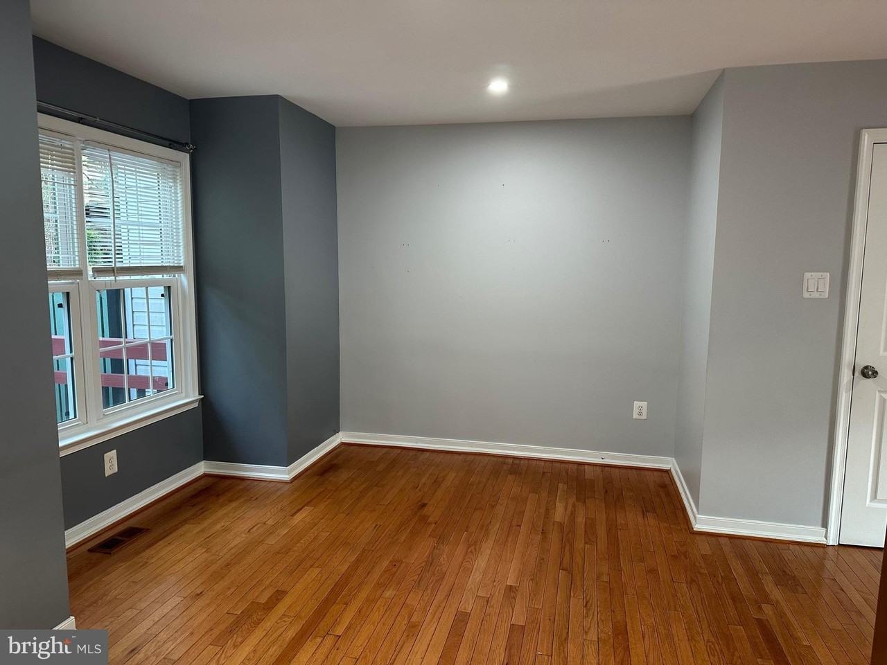 18715 White Sands Dr - Photo 5 of 26