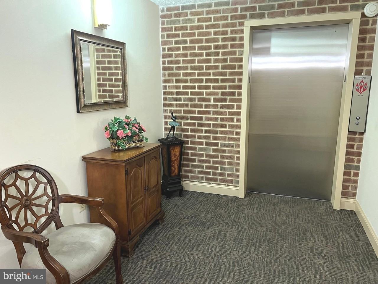 15300 Beaverbrook Ct Unit 88-2b #88-2B - Photo 4 of 44