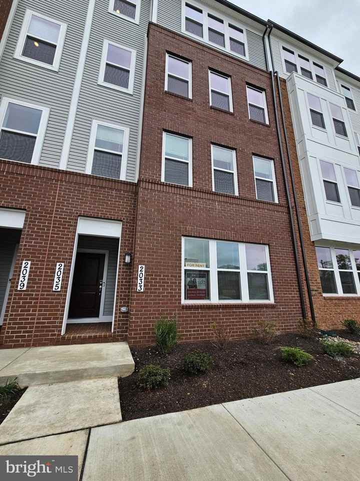 2033 Henson Norris St - Photo 2 of 47