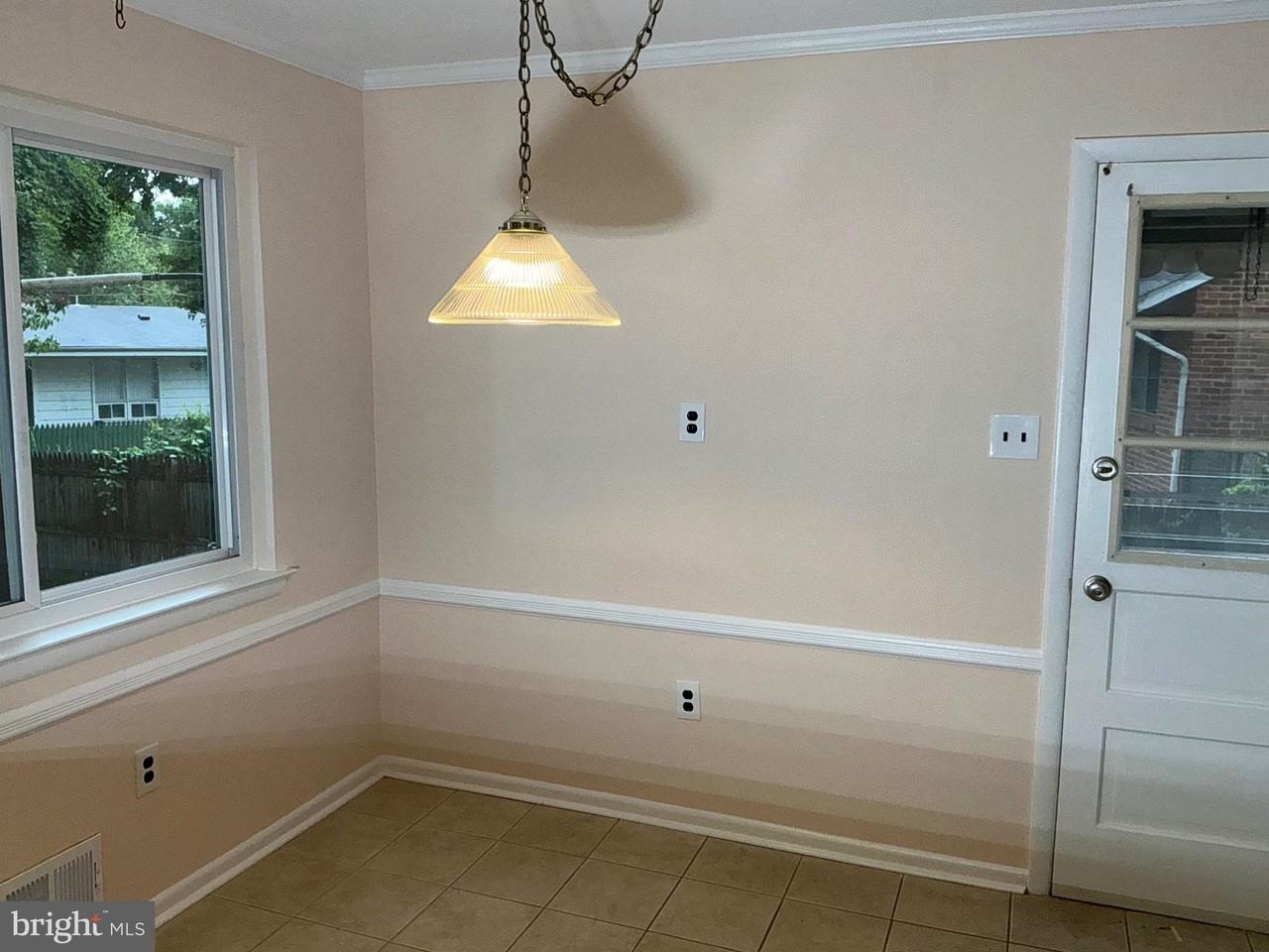 303 Charlton Ct - Photo 4 of 45