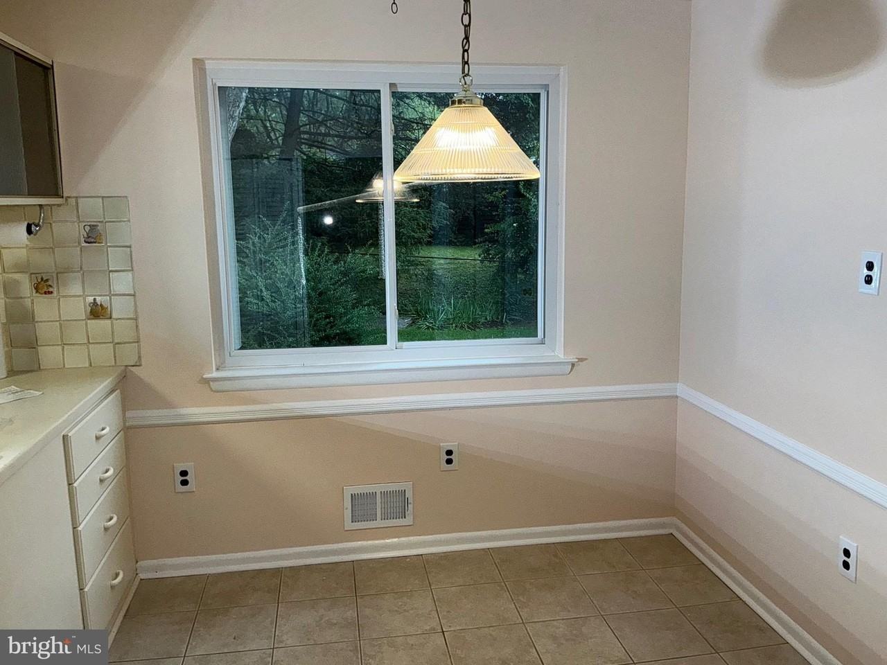 303 Charlton Ct - Photo 5 of 45