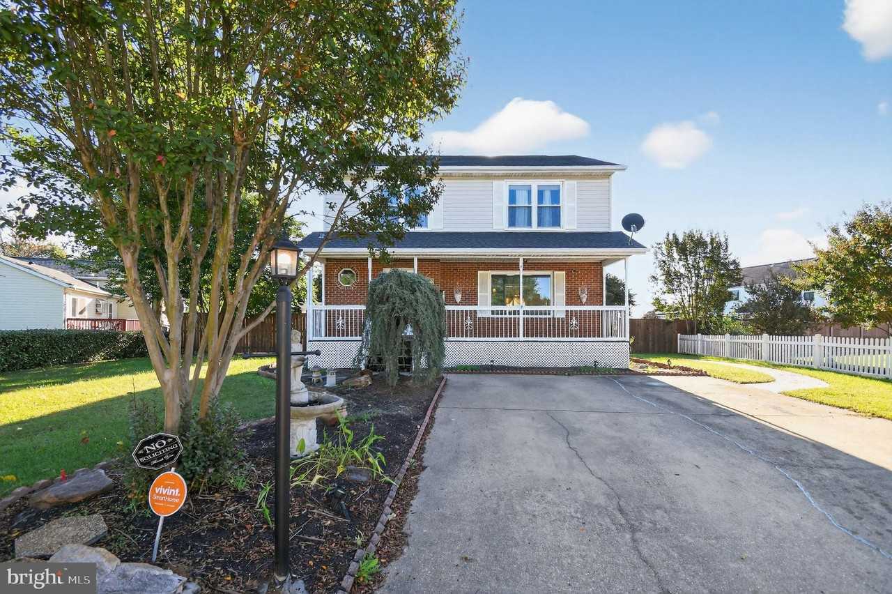 22040 Caravel Ct - Photo 6 of 32