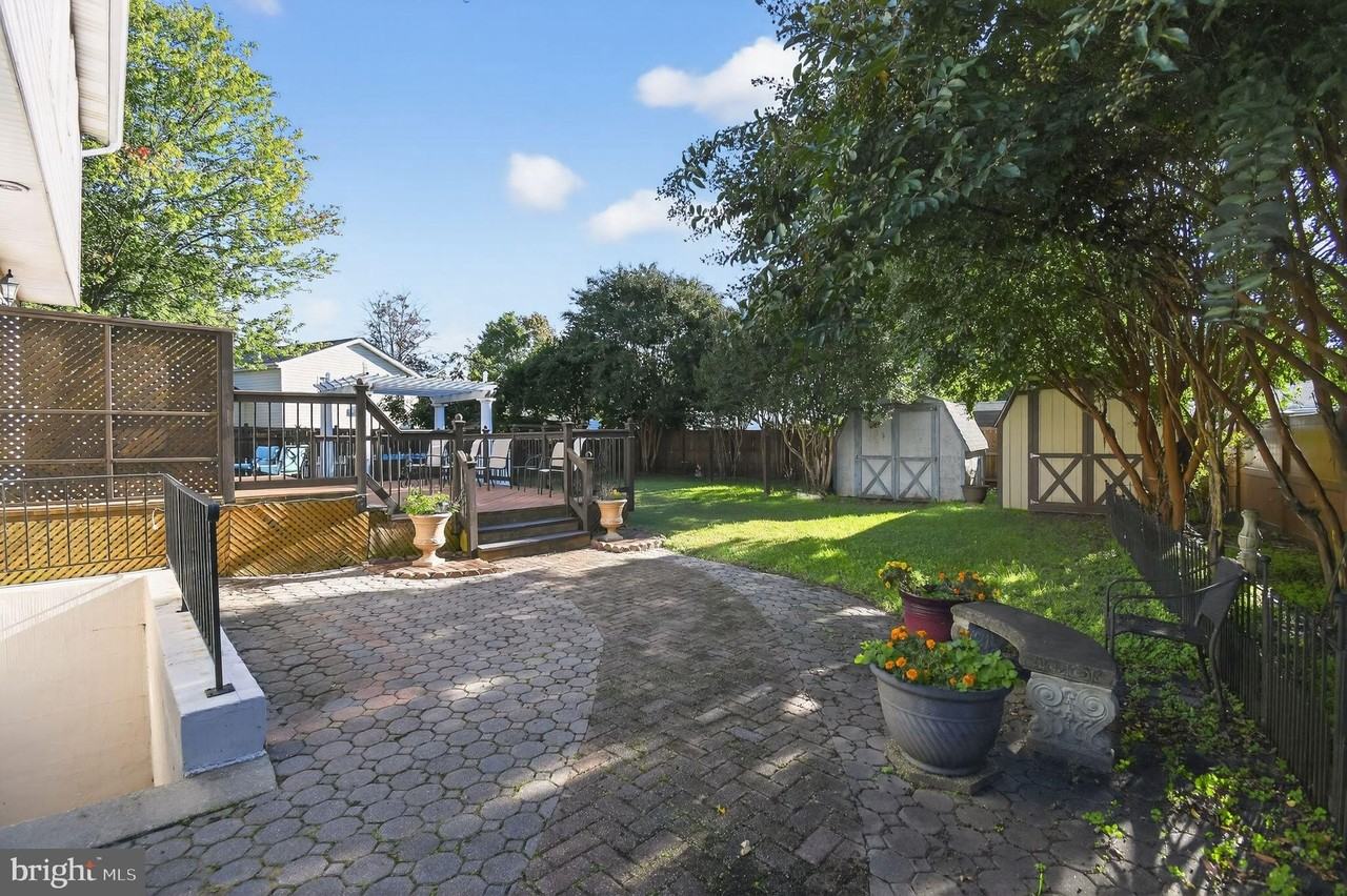 22040 Caravel Ct - Photo 3 of 32