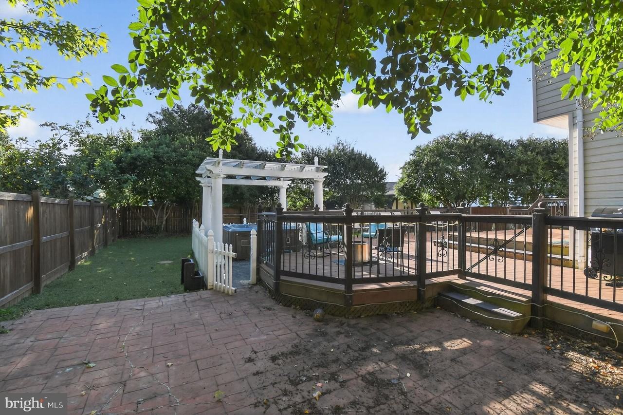 22040 Caravel Ct - Photo 2 of 32