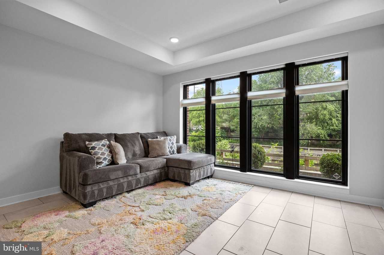 4523 Riverside Way - Photo 4 of 50