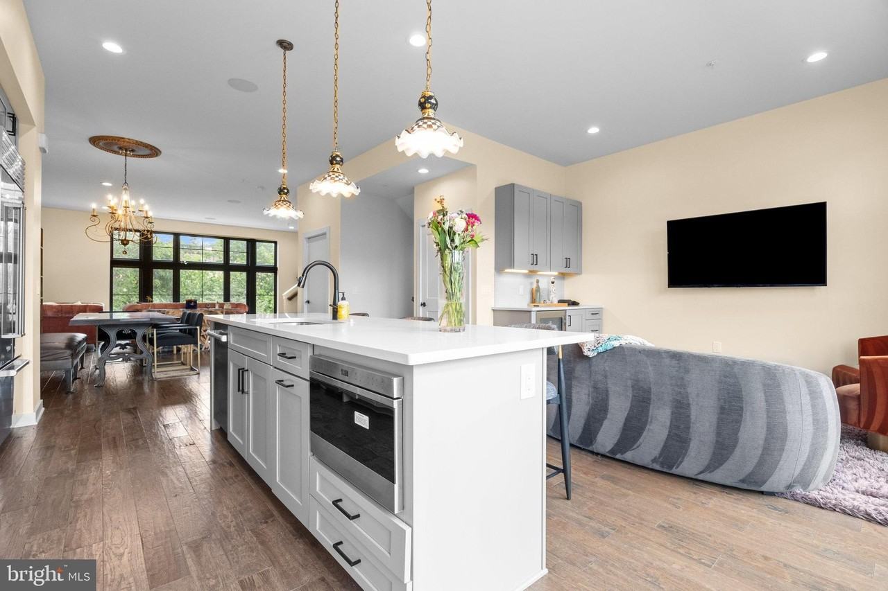 4523 Riverside Way - Photo 7 of 50