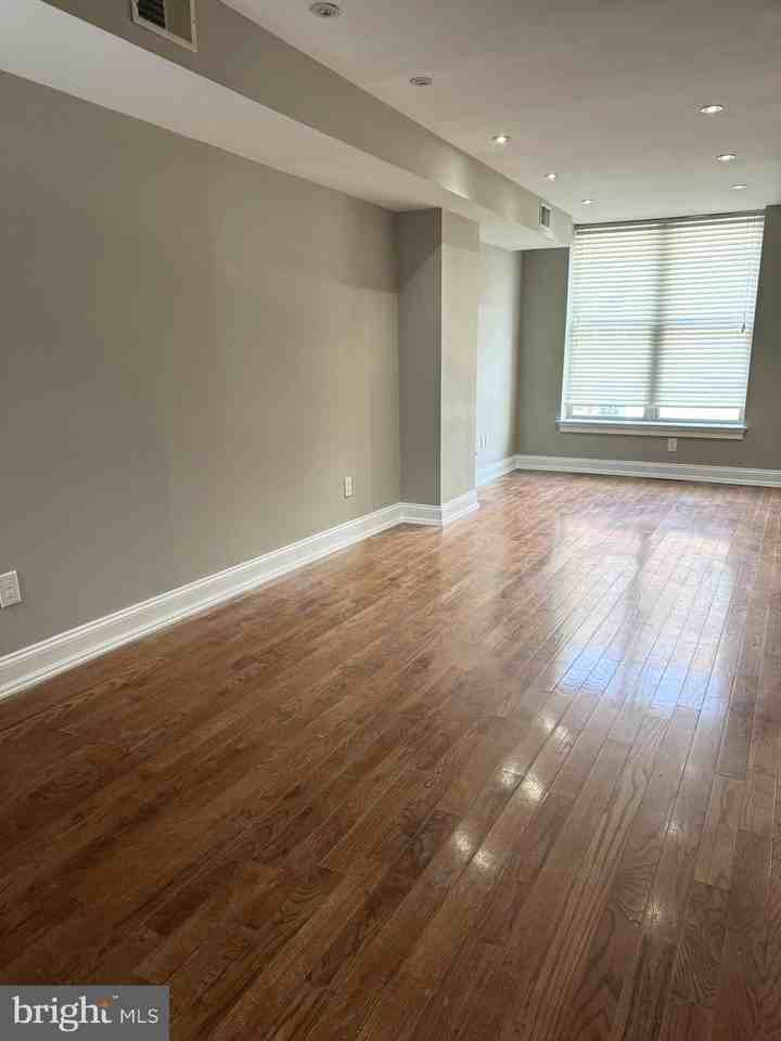 2531 S Warnock St - Photo 5 of 32