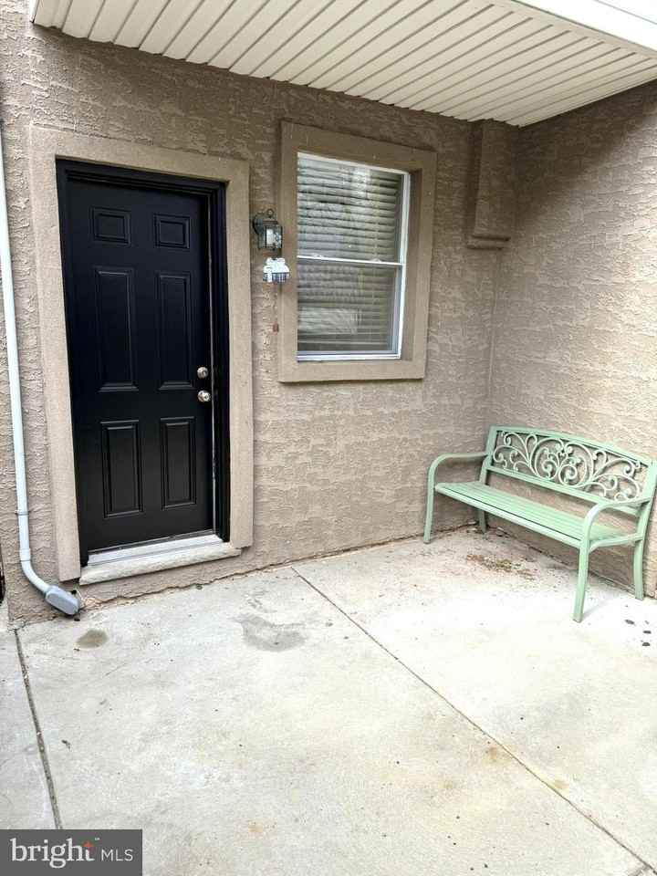 2531 S Warnock St - Photo 6 of 32