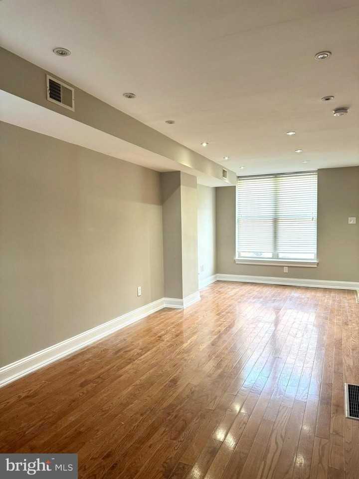 2531 S Warnock St - Photo 7 of 32