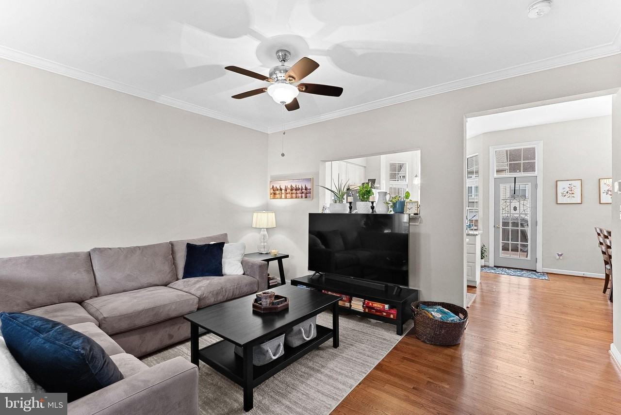 20510 Willoughby Square - Photo 4 of 39