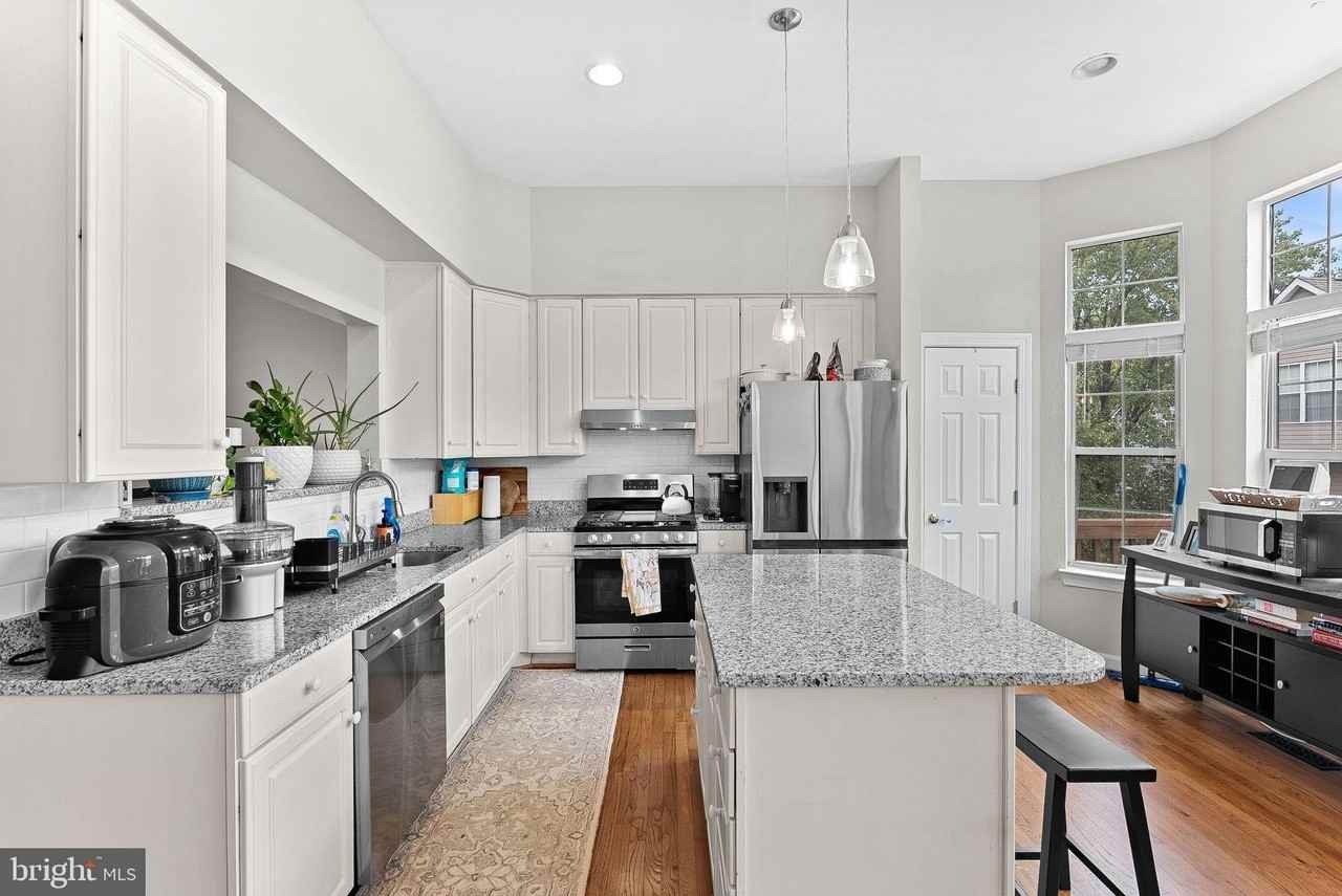 20510 Willoughby Square - Photo 7 of 39