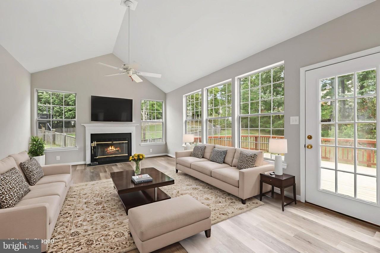 18865 Crossroads Ct - Photo 4 of 50