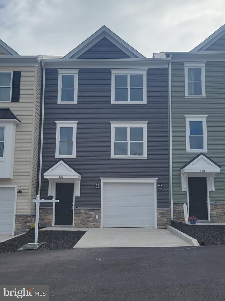 328 W 11th St - Photo 2 of 28