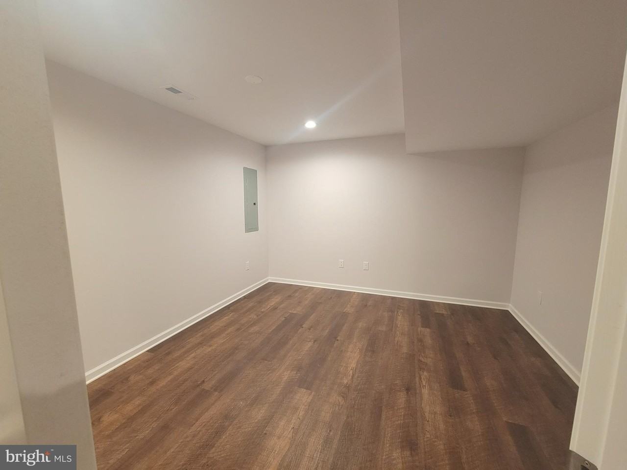 328 W 11th St - Photo 6 of 28