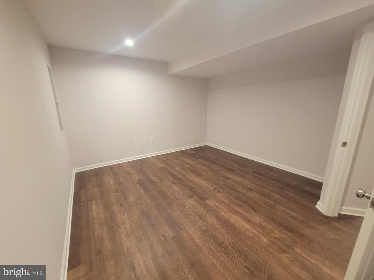 328 W 11th St - Photo 7 of 28