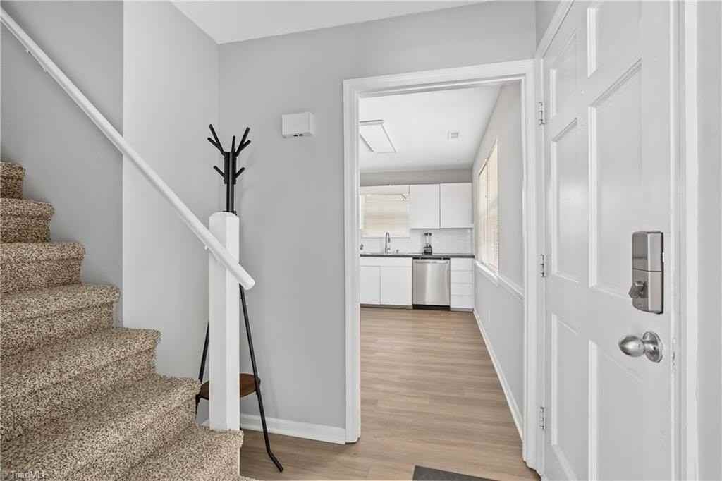 4854 Tiffany Ave - Photo 6 of 27