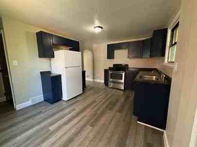 929 Vankirk St #1 - Photo 3 of 7