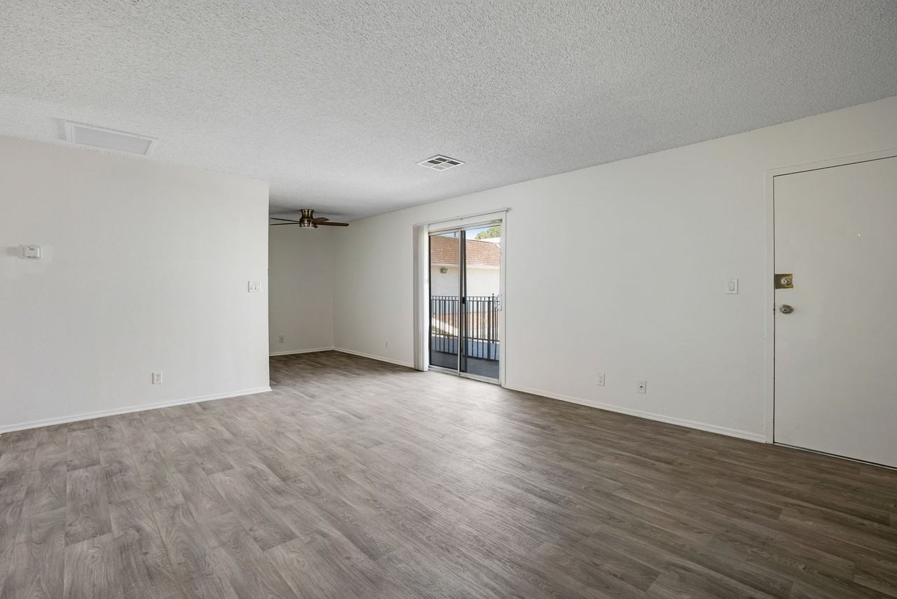 Windsor Arms Apartments - Photo 2 of 24