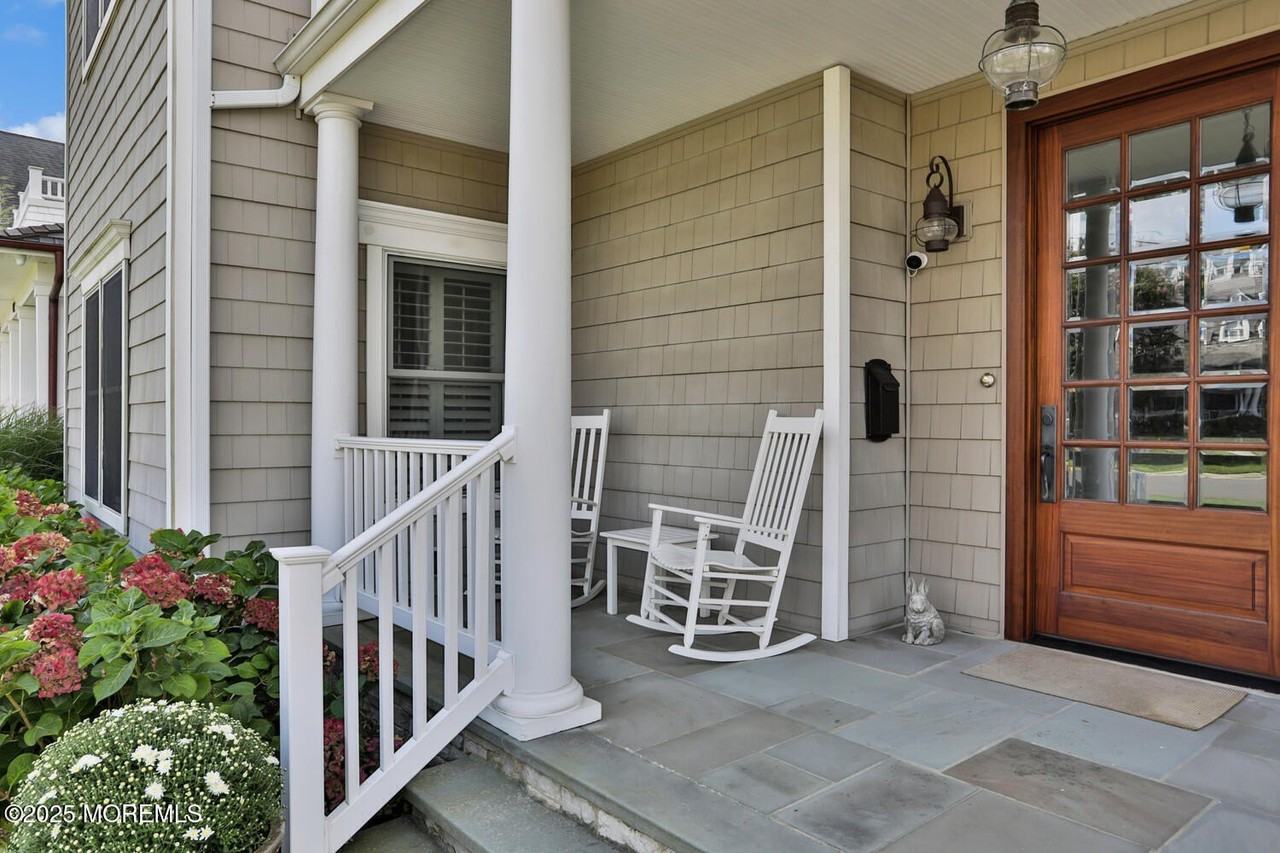 109 Salem Ave - Photo 4 of 50