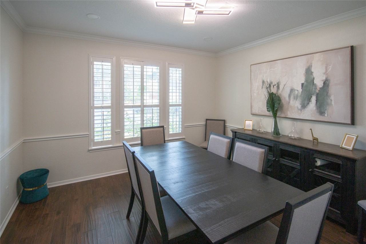 5810 Parkdale Ct - Photo 3 of 13