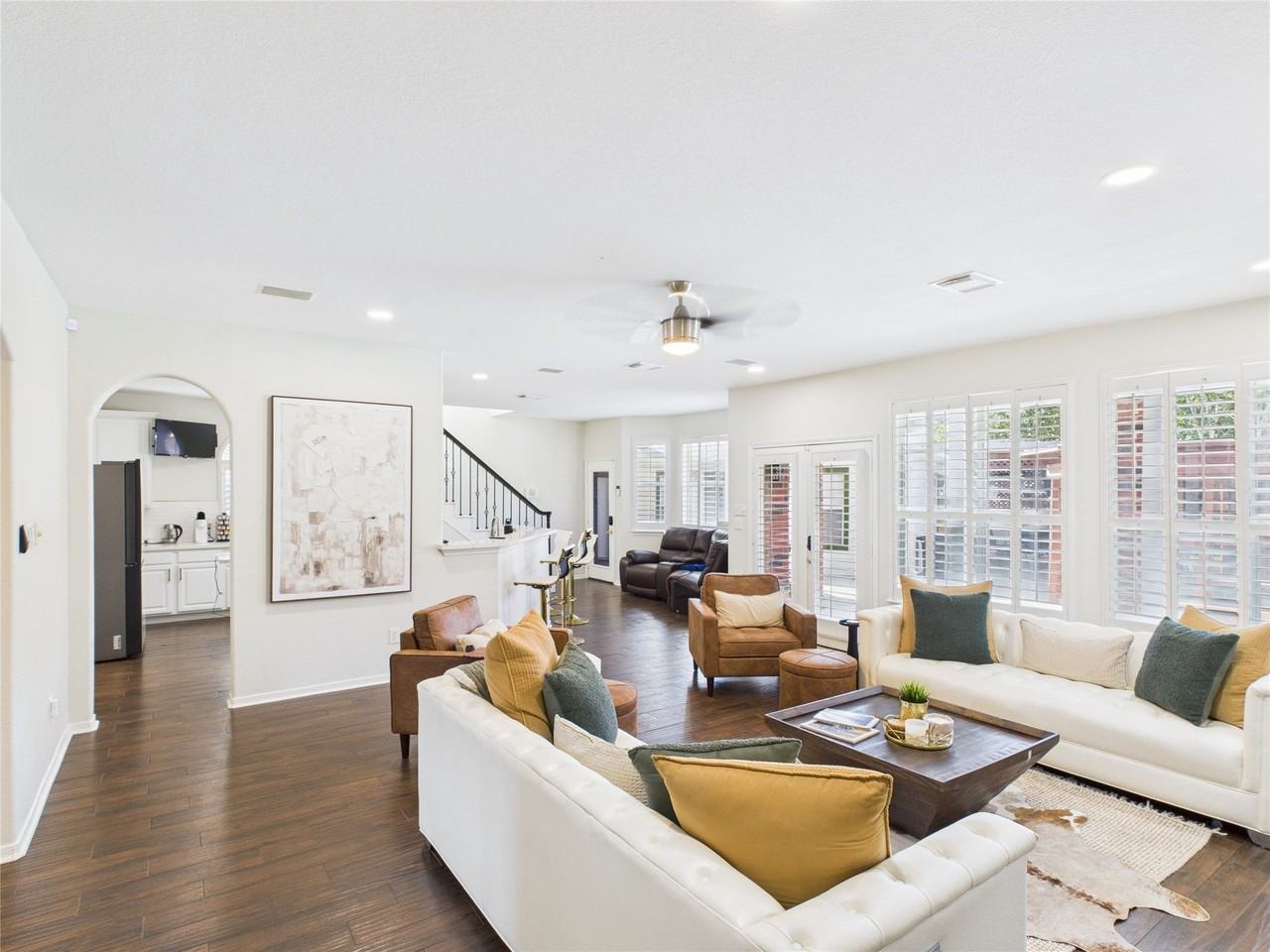 5810 Parkdale Ct - Photo 4 of 13