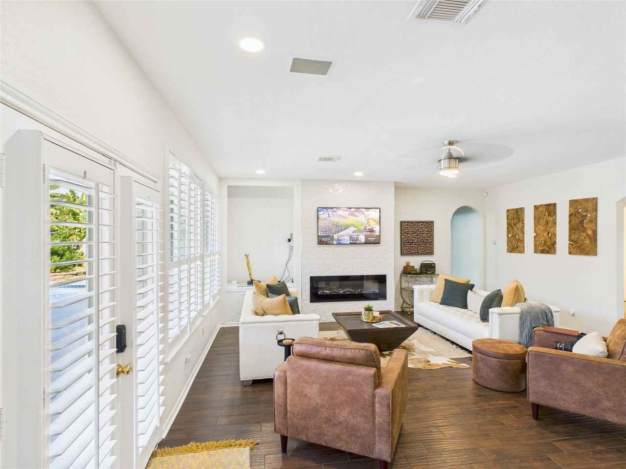 5810 Parkdale Ct - Photo 5 of 13