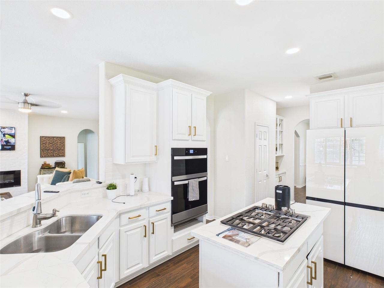 5810 Parkdale Ct - Photo 7 of 13