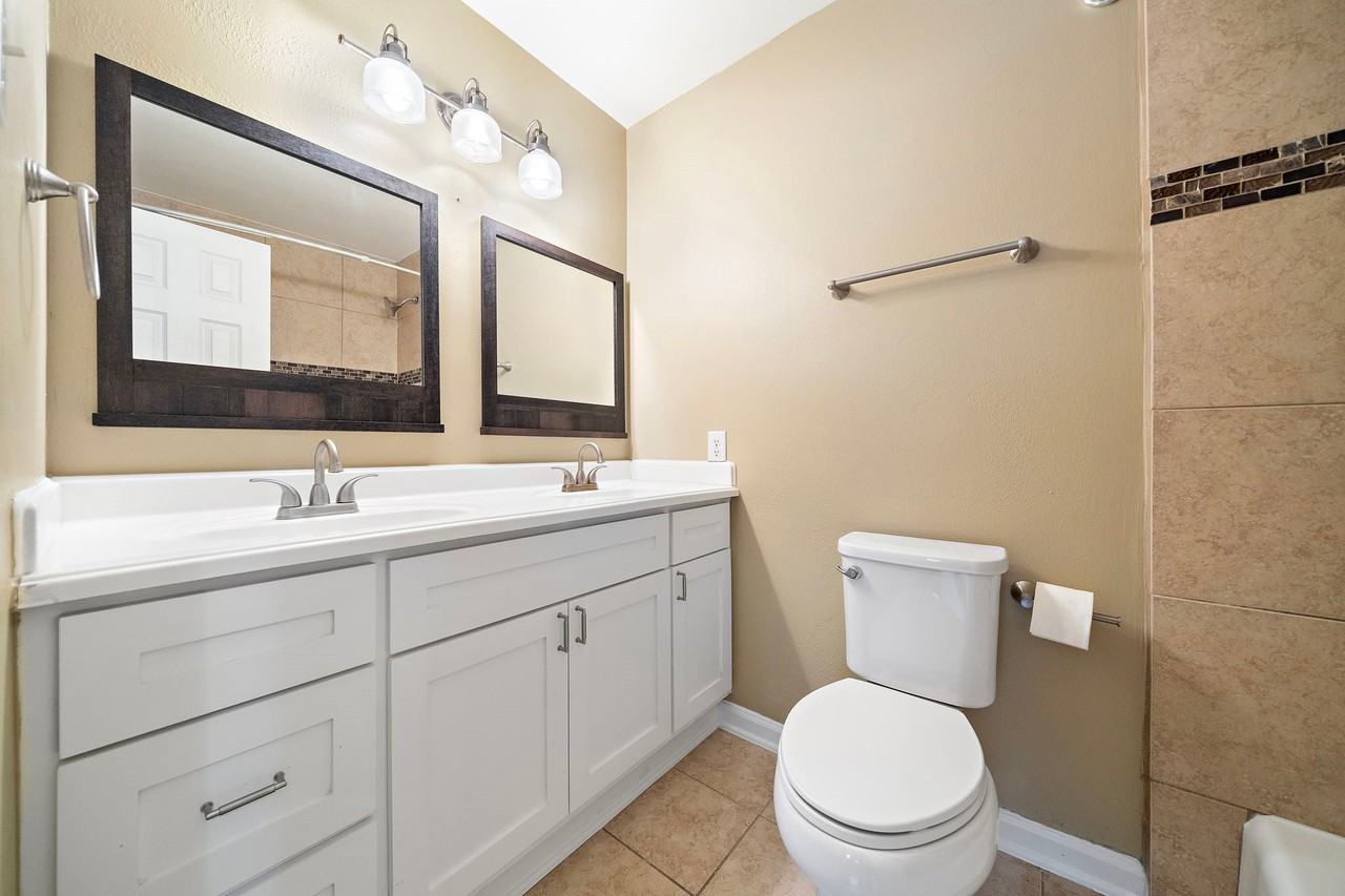 6523 Underhill St - Photo 5 of 11