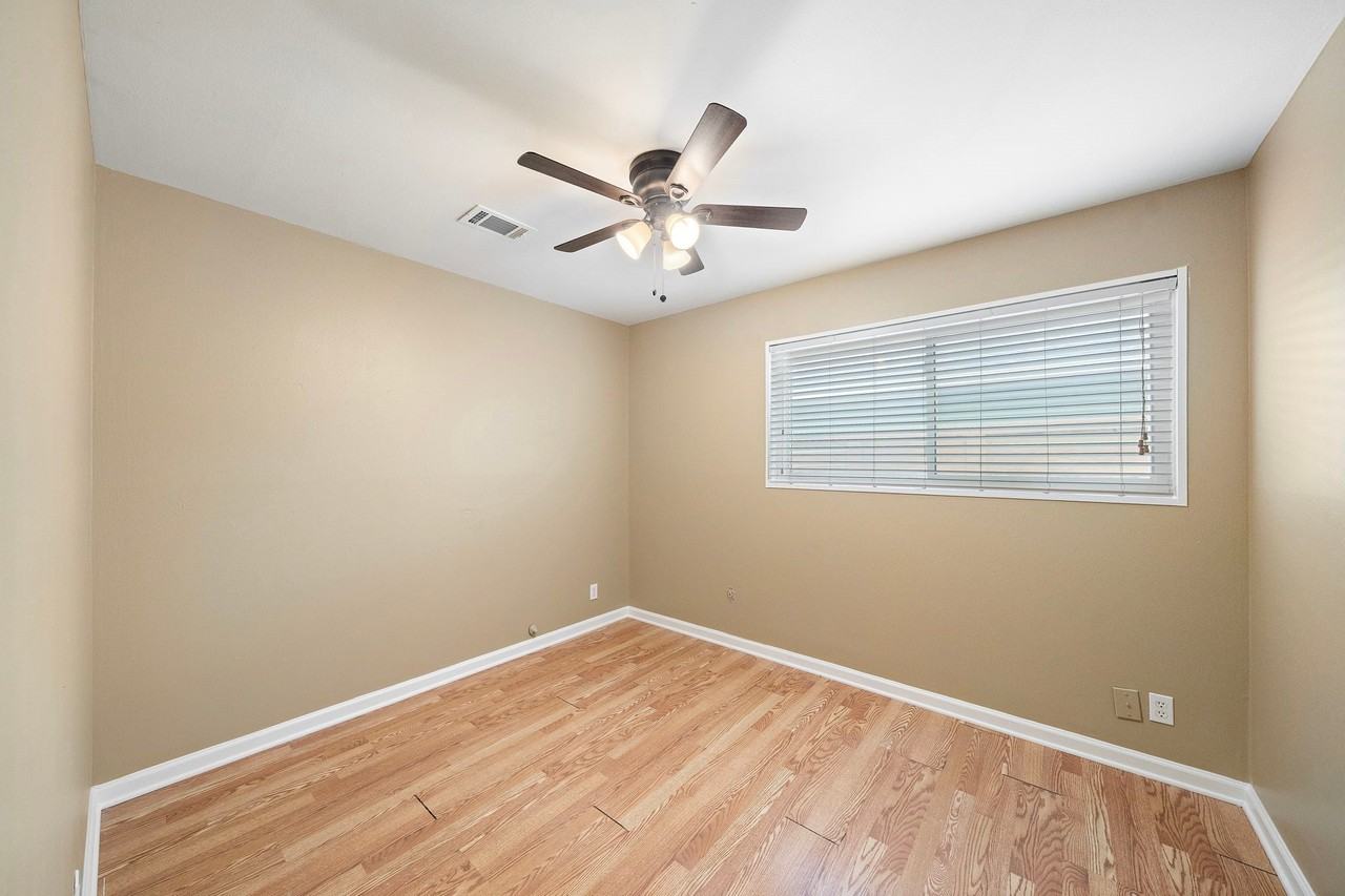 6523 Underhill St - Photo 6 of 11