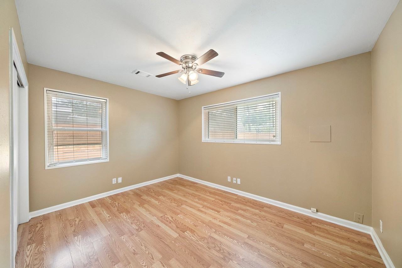 6523 Underhill St - Photo 7 of 11