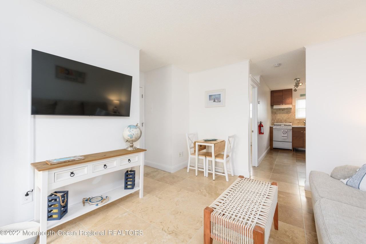 455 Ocean Blvd - Photo 2 of 11