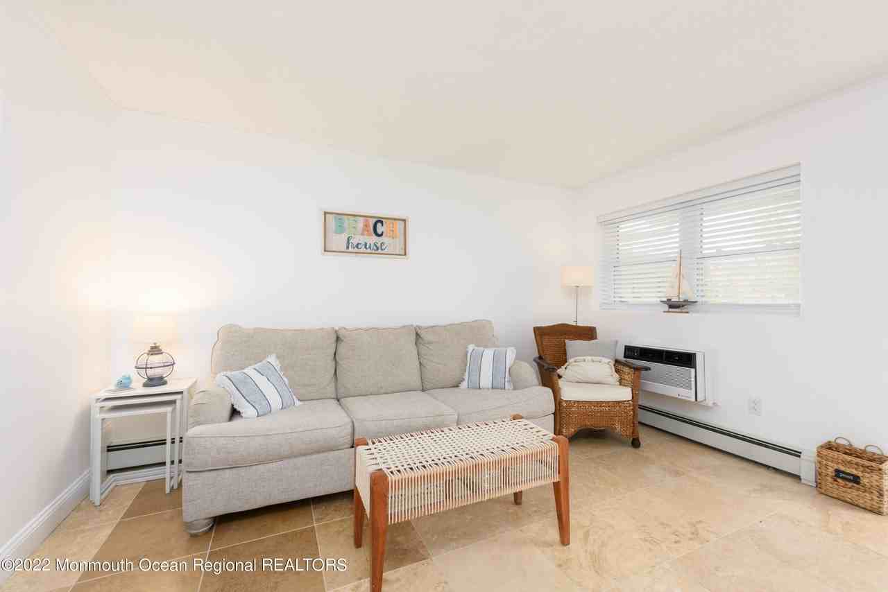 455 Ocean Blvd - Photo 3 of 11