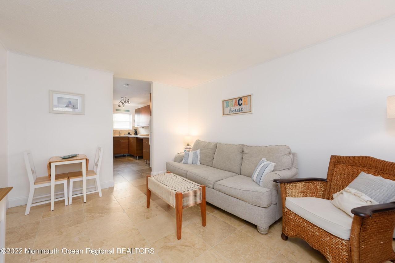 455 Ocean Blvd - Photo 4 of 11