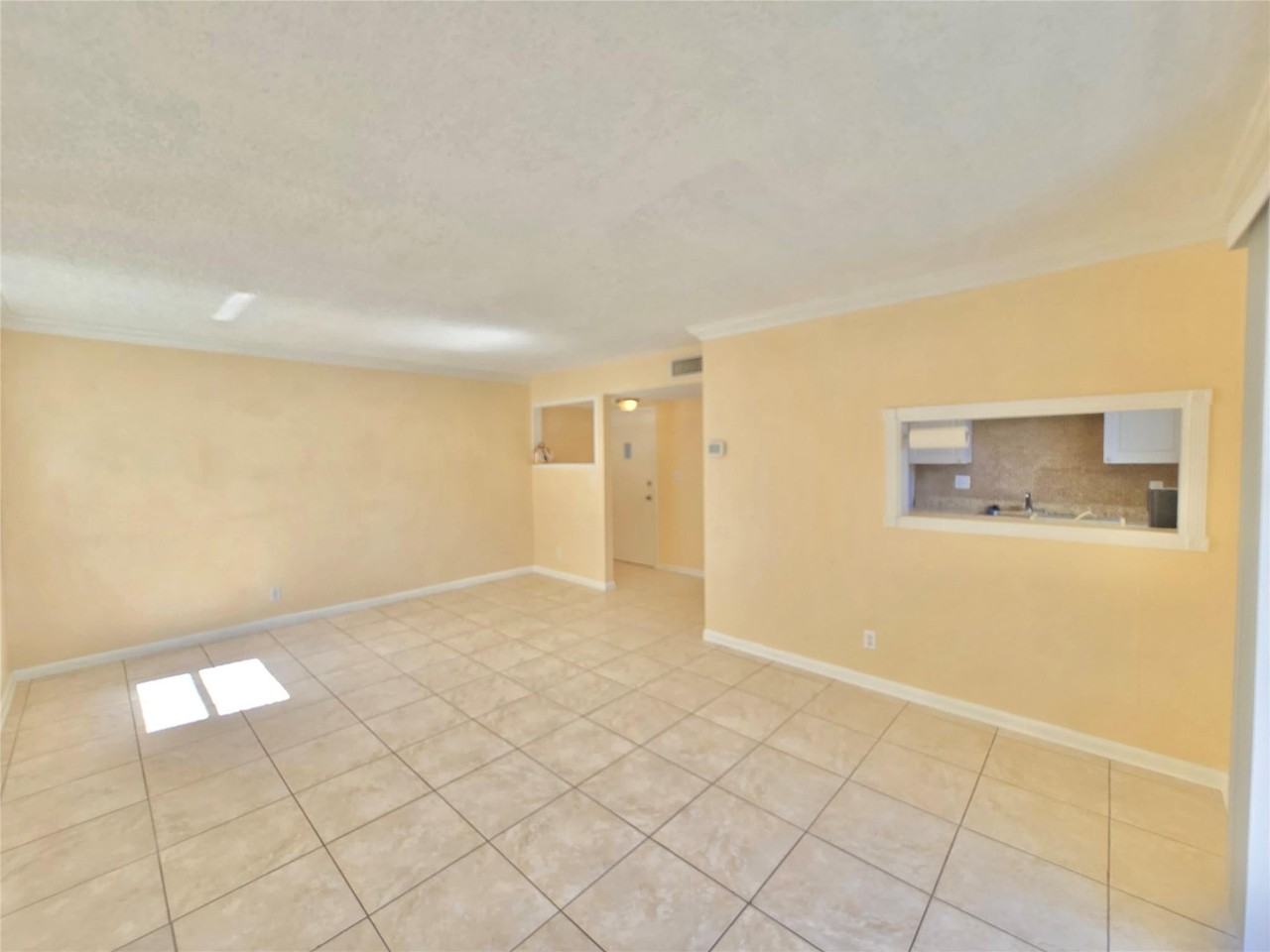 104 Se 10th St - Photo 4 of 23