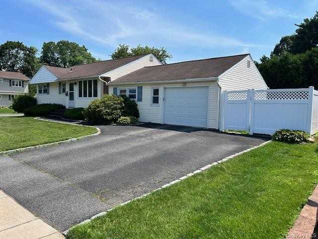 27 1/2 Greenway Dr N - Photo 3 of 22