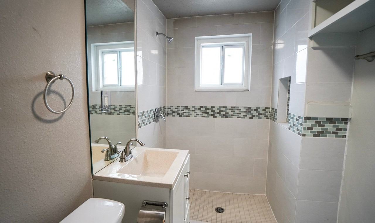 1126 1/2 Ryon St - Photo 5 of 7