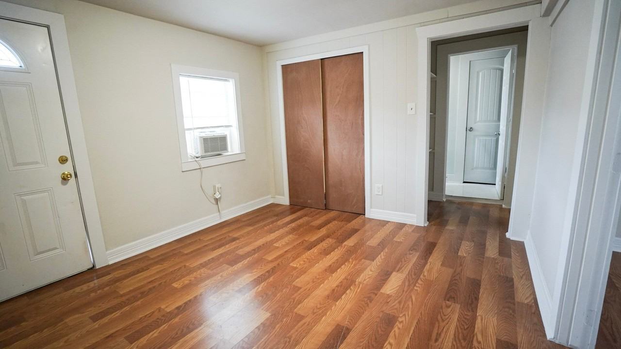 1126 1/2 Ryon St - Photo 6 of 7