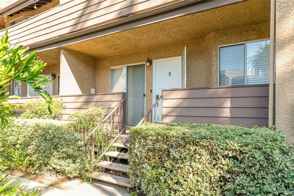 14839 Sherman Way - Photo 2 of 36