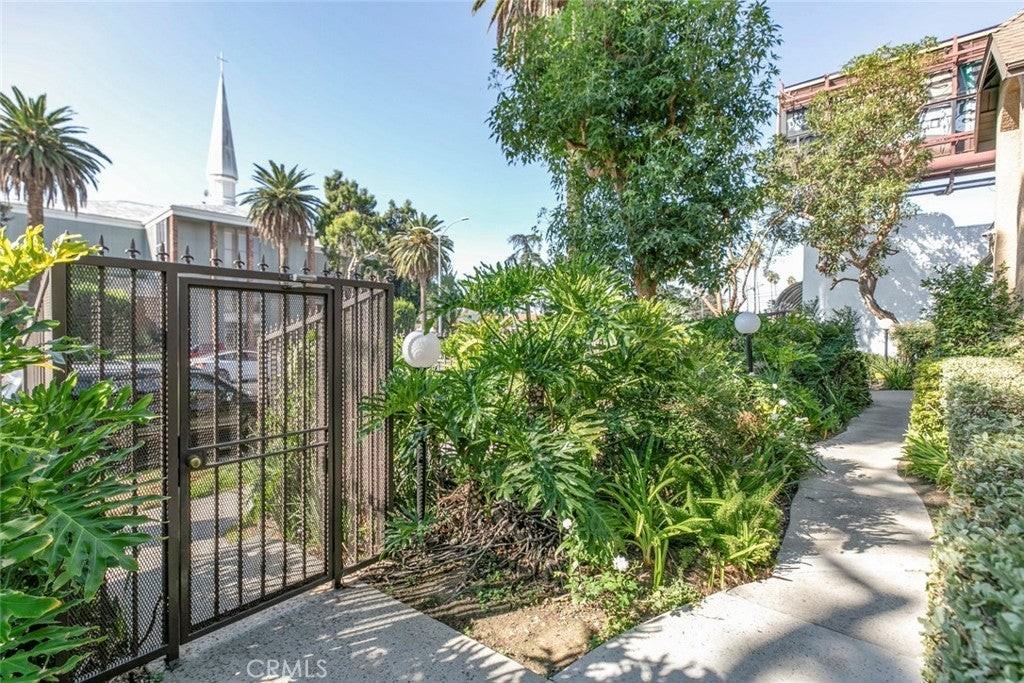 14839 Sherman Way - Photo 3 of 36