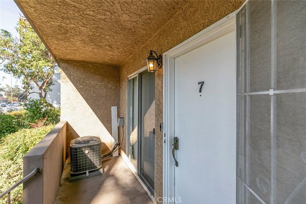 14839 Sherman Way - Photo 4 of 36