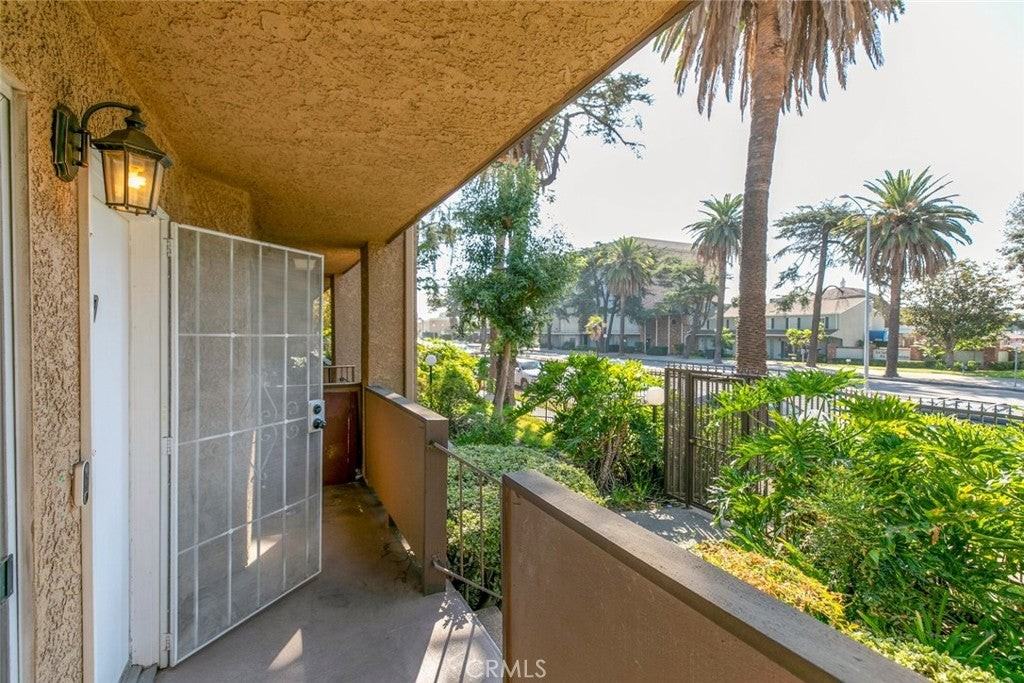 14839 Sherman Way - Photo 5 of 36